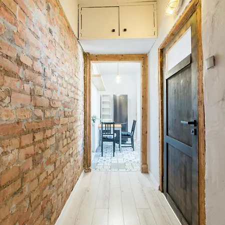 Apartment Glogowska Spacious By Bookinghost